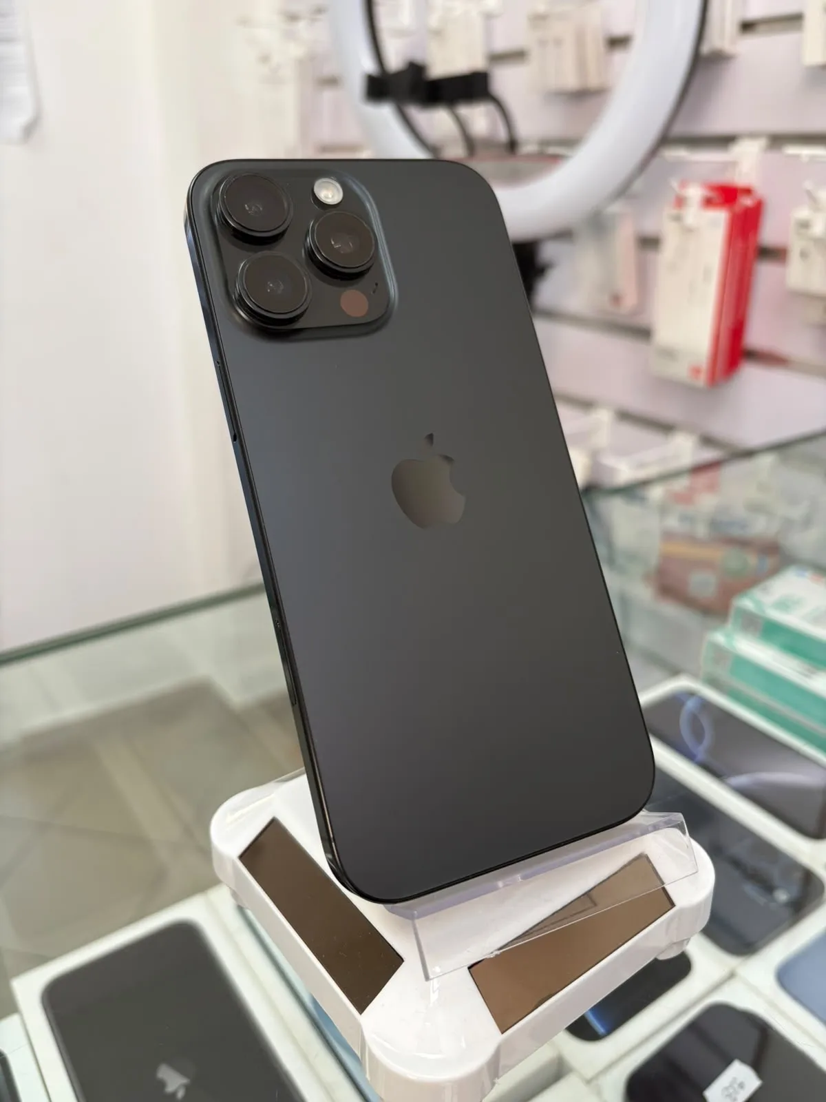 iPhone 16 pro max, fotografija 1 od 4